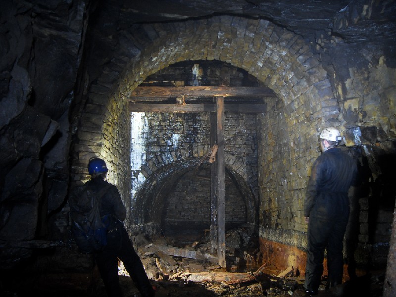 25_cchl_mcssv_mcsump3.jpg - Right at the back of the sump, looking out into the horse level.