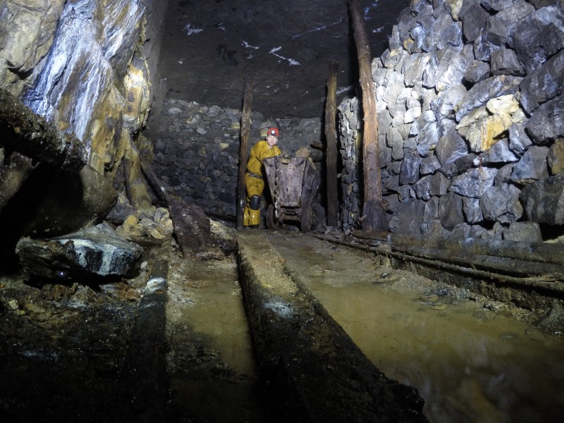 GOPR9804.JPG - Ore truck. Photo by Karli.