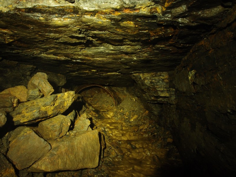 PC036742.JPG - Old oil drum dig on the Dowgang Level.