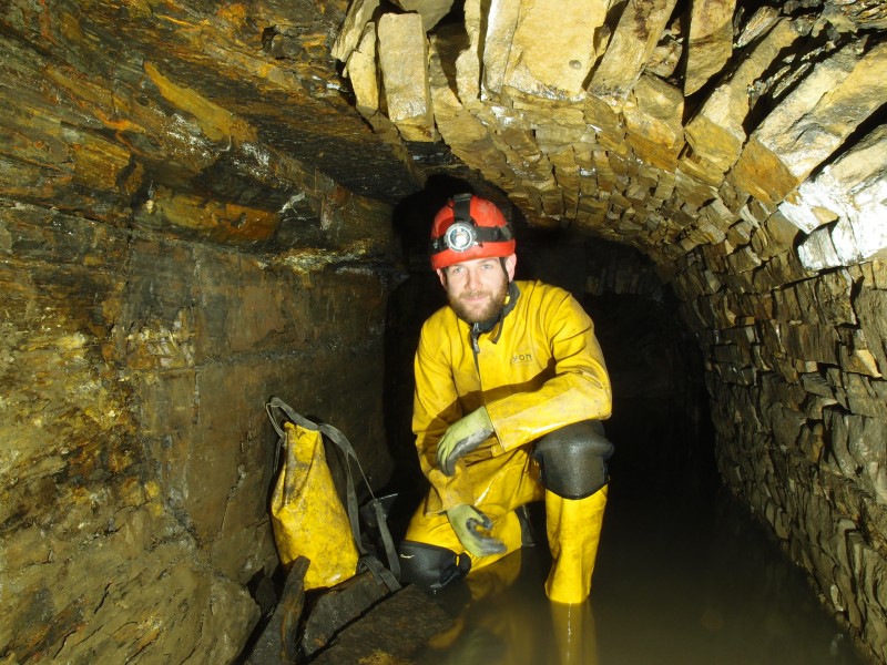 PC036744.JPG - Arching near the oil drum.