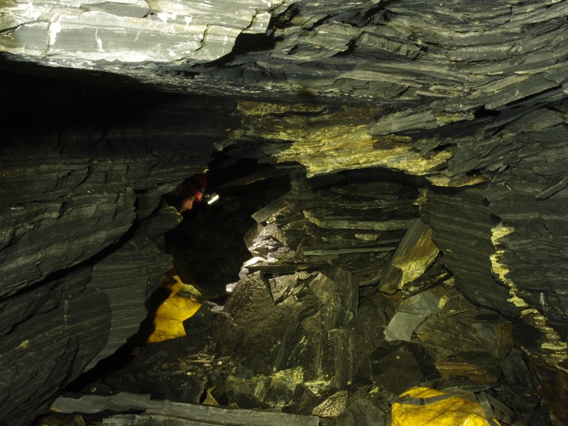 PC036754.JPG - Start of the shale horror show, after Karli had done some stacking.