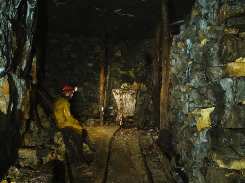 PC036758.JPG - Loaded ore truck in the flats on Caplecleugh Vein.