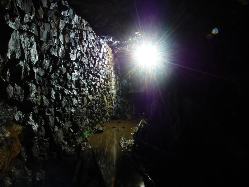 PC036762.JPG - Pack walling in sublevel.