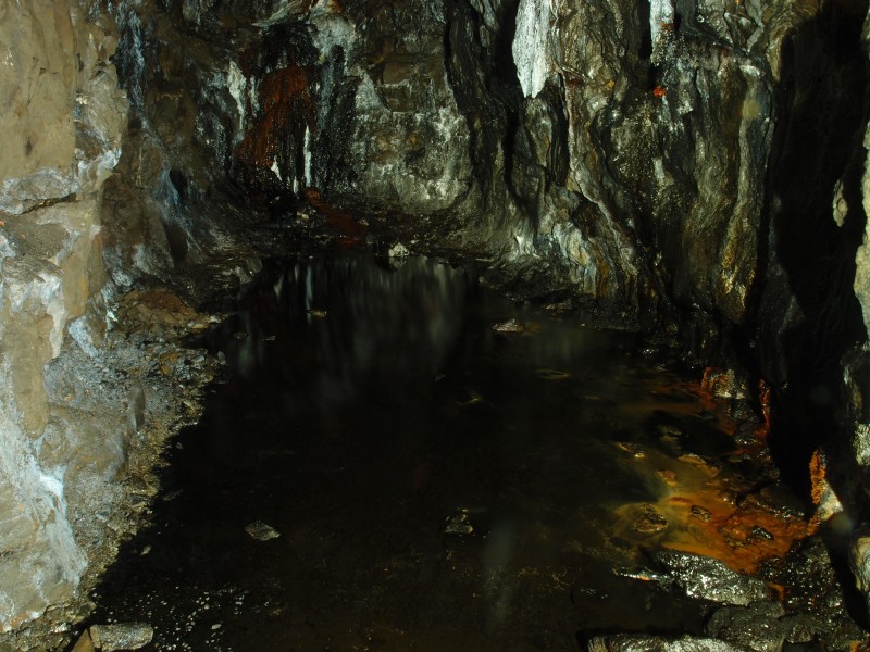 PC036765.JPG - Stope forehead in the sublevel.