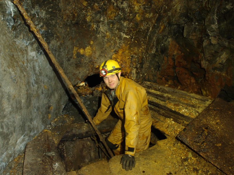 PC036778.JPG - Entrance into the stope.