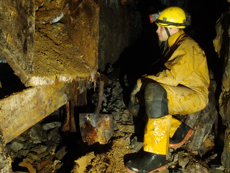 PC036779.JPG - Hopper from stope workings and old spade.