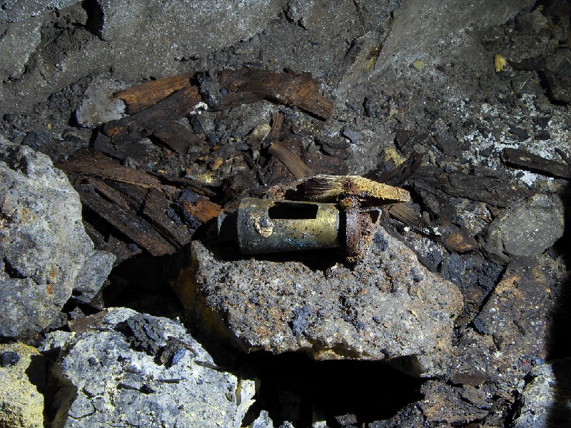 cc16_stope_valve.jpg - Brass valve.