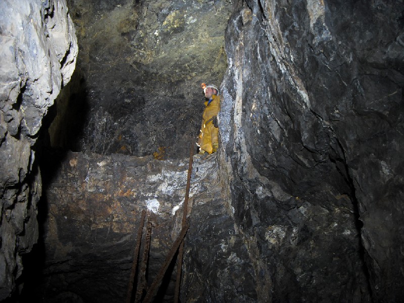 cc20_upperstope_view.jpg - Looking up to the upper stope.