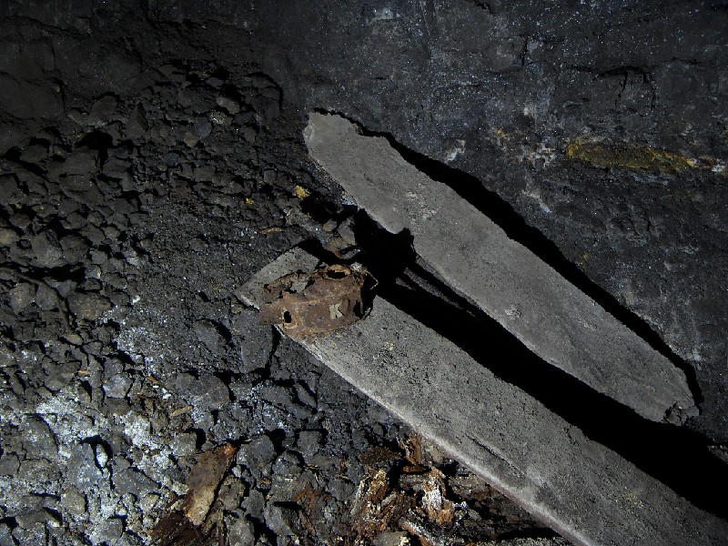 cc25_westendflats_oilcan2.jpg - Oil can, missing its nozzle.