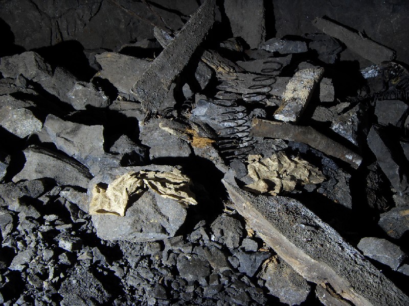 cc28_westendflats_newshose2.jpg - Newspapers and sections of air hose. The springs are the formers for the air hose.