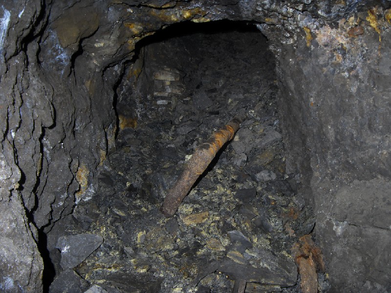 cc36_westforeheadfall3.jpg - Just past the shaft, this fall was encountered. Having spoken with other explorers you could get past here to reach another two sumps leading down to the White Syke Level. Does anyone know when this was last accessible?