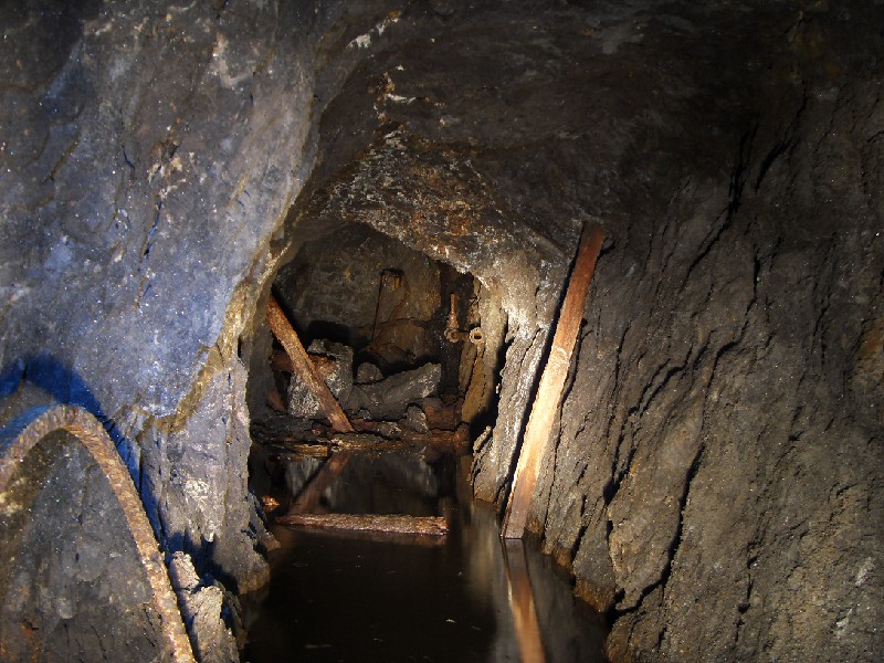 cc37_lookingtocaplecleughshaft.jpg - Looking towards Caplecleugh Shaft from the fall.