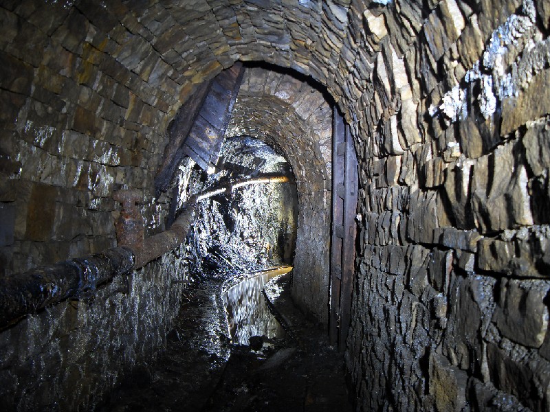 cc53_passage_eastofwestflats1.jpg - Hopper, manway and air pipe.