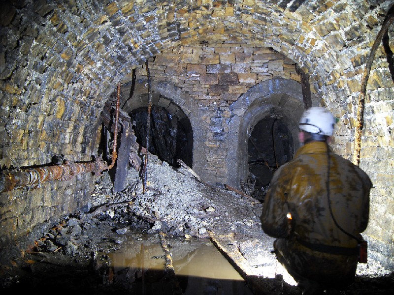 cc60_parallel_pass6.jpg - Looking west on the parallel level section.