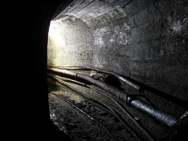 cc64_parallel_passage.jpg - Pipes in the south parallel level.