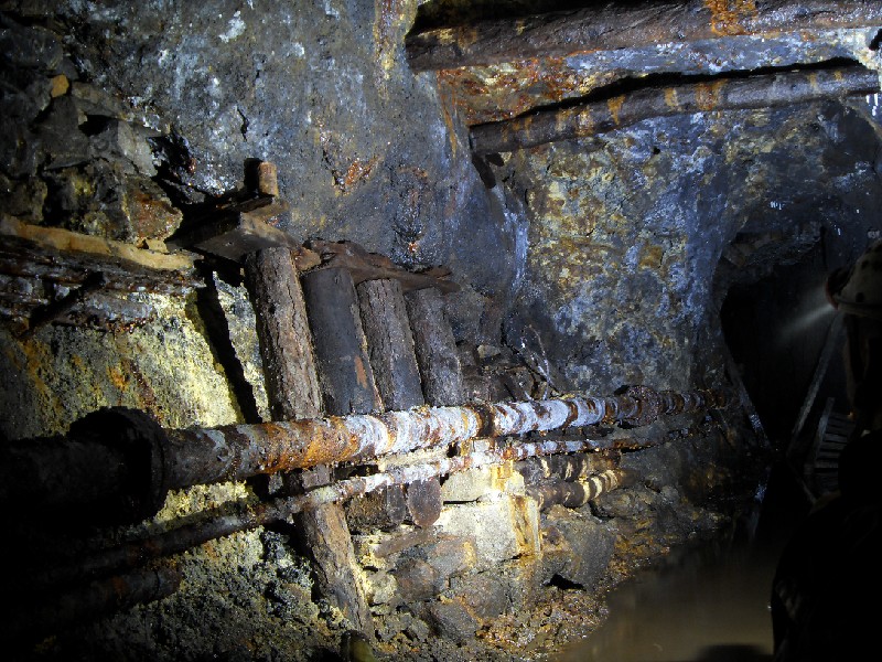 cc69_huntersrisearea_pillars.jpg - Pillars near Hunter's Rise.