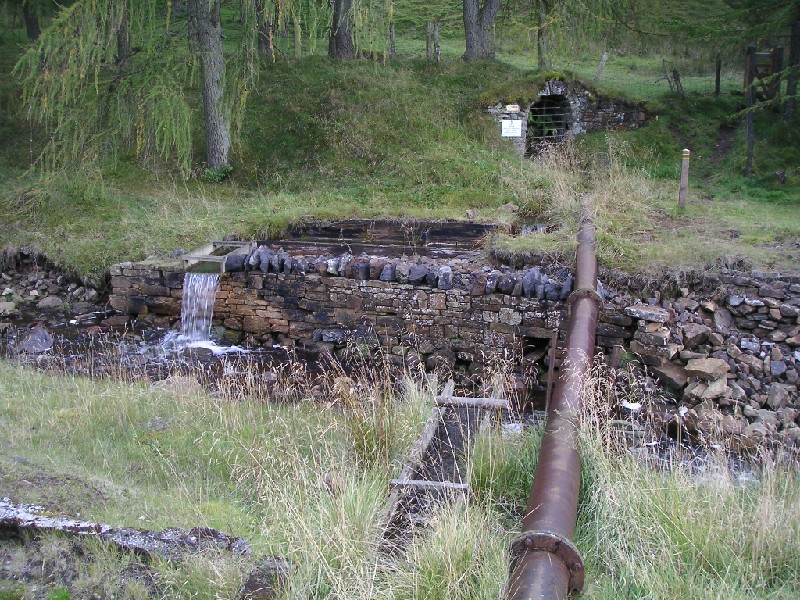 cc_low_mainadit_3.jpg - Caplecleugh Low Level main adit and water pipe.