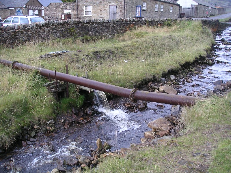 ccl_pipeout1.jpg - The water pipe out of the level.