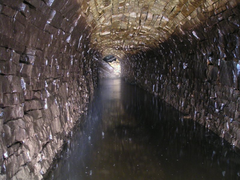 ccf_4th_waterdrop2.jpg - At this point we were really getting somewhere, the water was almost at its lowest level. First indicators for the level being open look good.