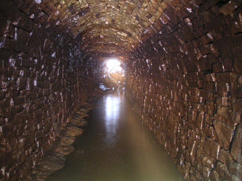 ccf_final_waterdrop2.jpg - The pump was left running whilst we had a look inside and this was the final water level.