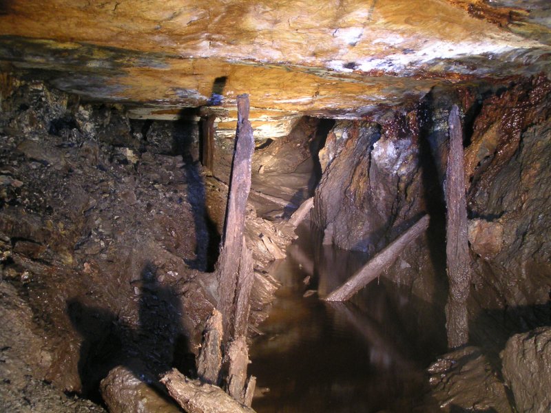 ccf_insidedrainedlevel_2.jpg - A little bit further in, the rotted support pillars not doing too much.