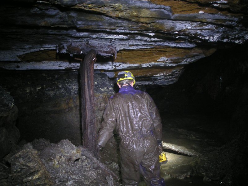 ccf_pillar_leftbranch_2.jpg - By this pillar was a branch heading left, which we did not look at, unless it was a blind or did something radical like bend 90 degrees it was heading for the surface?