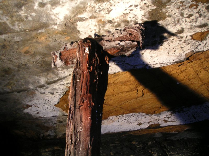 ccf_pillar_top.jpg - This was one of the more intact pillars, however it had shrunk and was not actually making contact with the rock above.