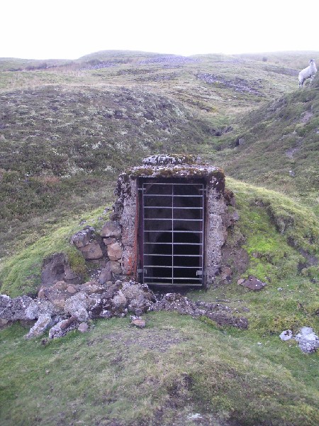 cch_highadit_4.jpg - Another more recent photograph of the second Caplecleugh High adit, This was taken in autumn 2007, the wall with the warning sign has collapsed or been knocked over?