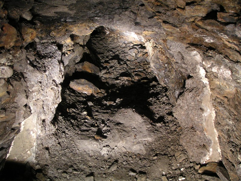 cch_branch_broken_concrete.jpg - The not so sealed passage leading straight on. The remains of the sealed wall can be seen around the edges.