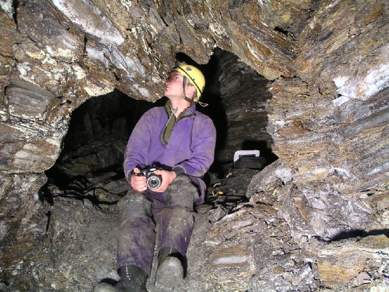 cch_insidestope1.jpg - The entrance into the stope from the collapse chamber. Pete admiring the sturdy looking shale strata.