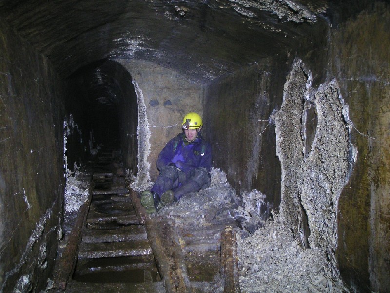 cch_spillway_sideing2.jpg - The small siding and points, this is also where the spillway starts to deteriorate a bit. it is interesting that the concrete is actually reduced to a fine gravel.