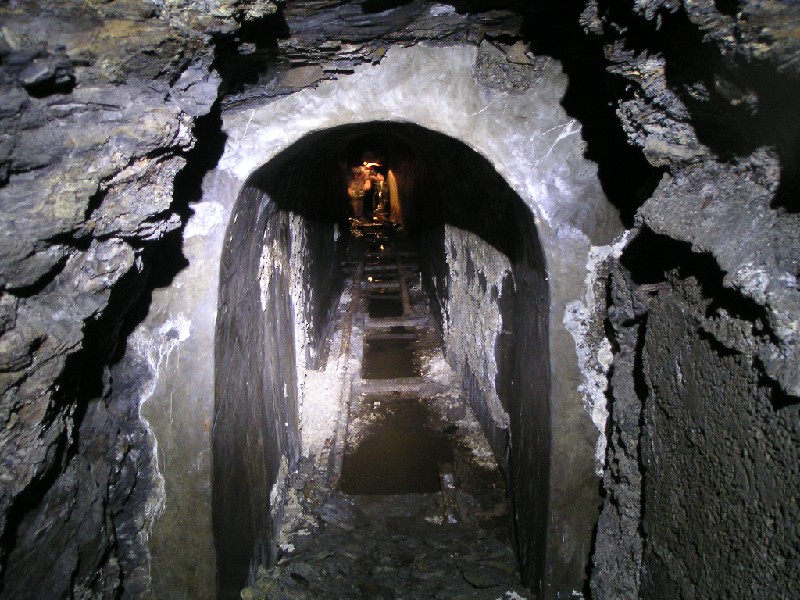 cch_startofspillway1.jpg - The end of the spillway concrete, this is some 360m from the portal. Note how nicely the concrete is smoothed into the rock.