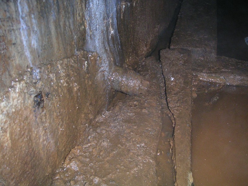 cch_waterdrain.jpg - Not the most exciting photo, but we thought it worth while to take it. There is a section of spillway that has a few of these 'bleed' taps, it also coincides with wet area. Were these installed to let water out from behind the concrete whilst setting?