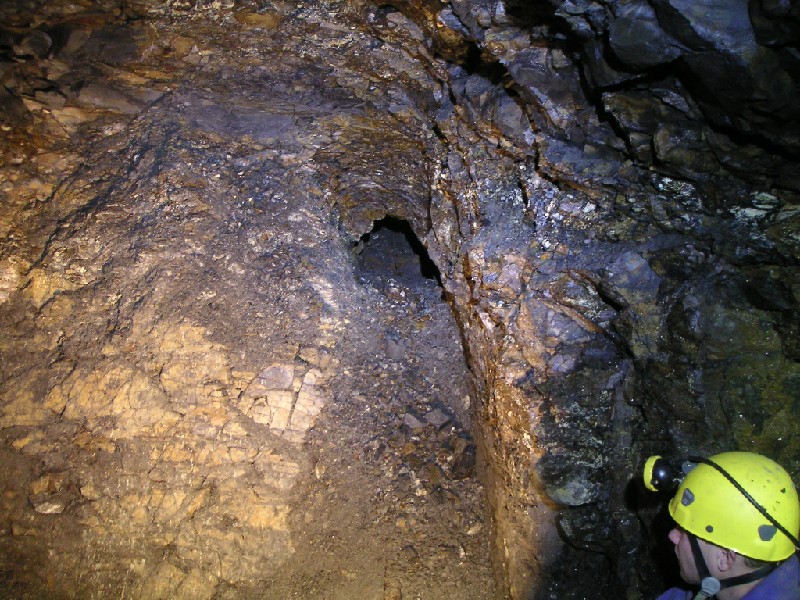 cch_wayonpastsump_east.jpg - A small heading past the sump, heading east.