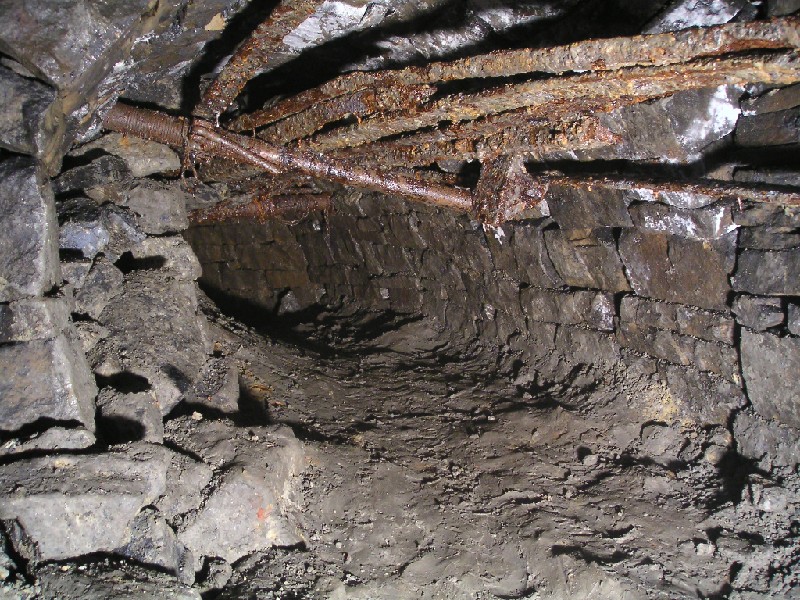 cc_sublevel_dig.jpg - The view into the dig near the top of Archer's Rise. There are two acro-props here that Roy carried in by himself!