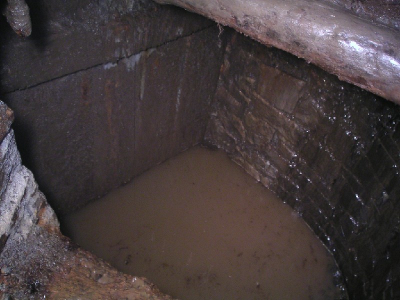 cc_sublevelfloodedhopper.jpg - A flooded hopper, it would make a great bath for the unwary.