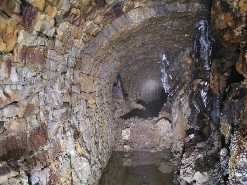 cch_levabove_cch_pass1.jpg - The general condition of the passage in the sublevel.