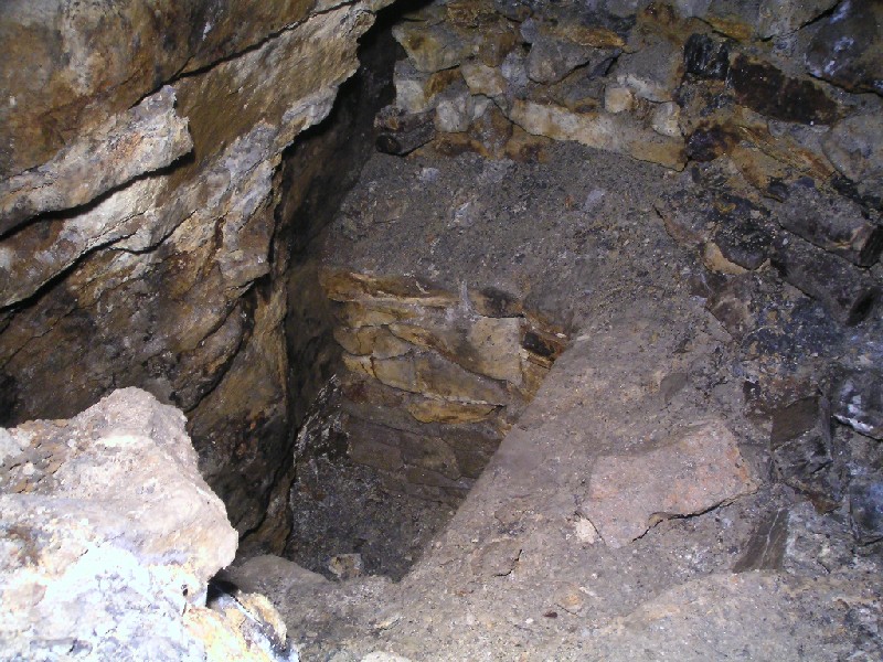 cch_levabove_cch_stope.jpg - Looking down into the hopper from the workings above, this was only a short climb of 2m or so.