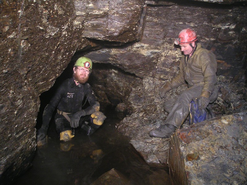 cch_route2archers_v.jpg - Paul and Roy at the junction with Archer's Vein (to the left), on the east side of the high level branch.