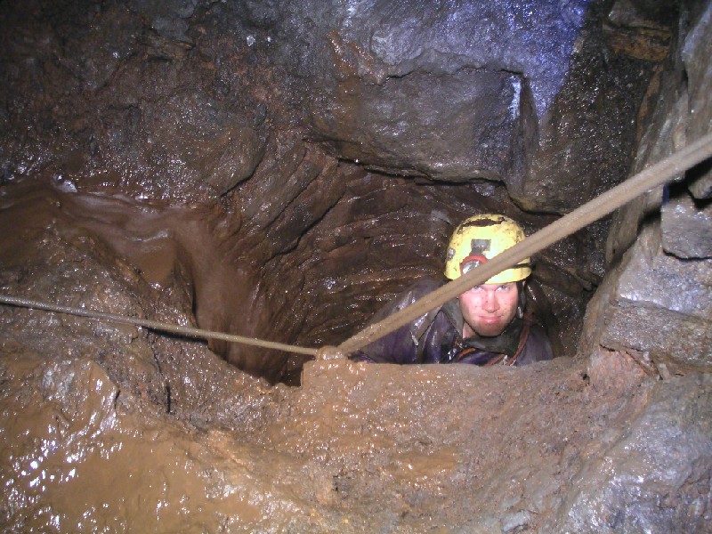 cch_sump2sublevel.jpg - Descending from Caplecleugh High Level to the sublevel at the top of Archer's Rise.