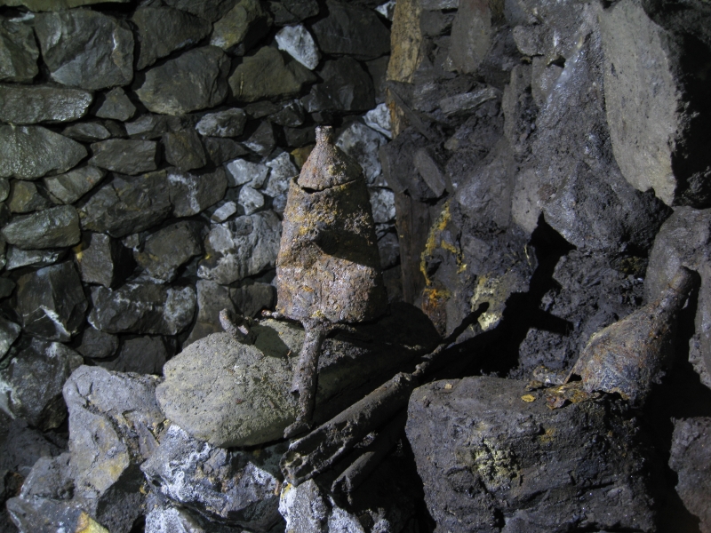 IMG_3118.jpg - Tin containers and what looks like to be a wooden handles prodder.