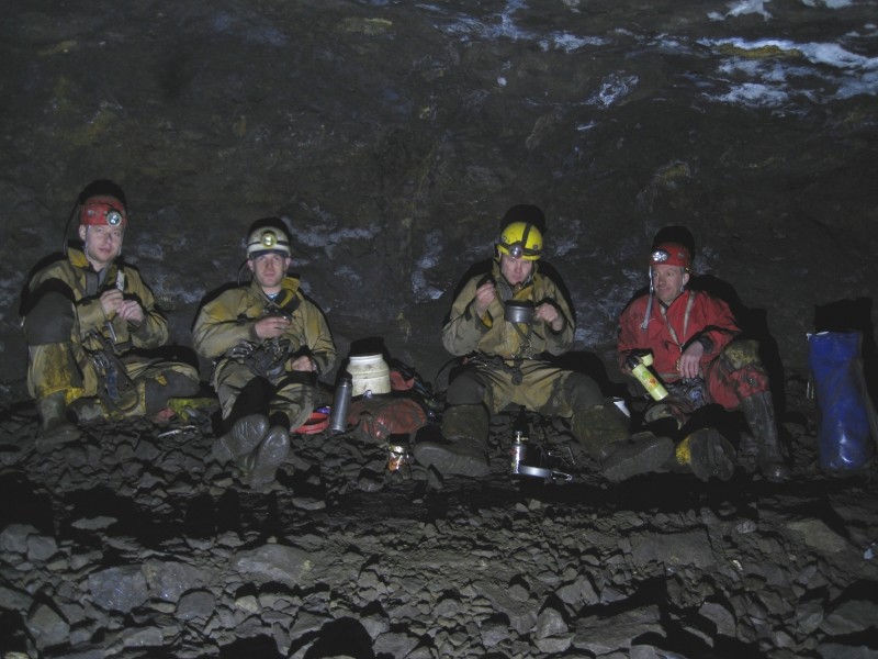 IMG_3121.jpg - Finally lunch in the middle flats, with no injury to Pete.