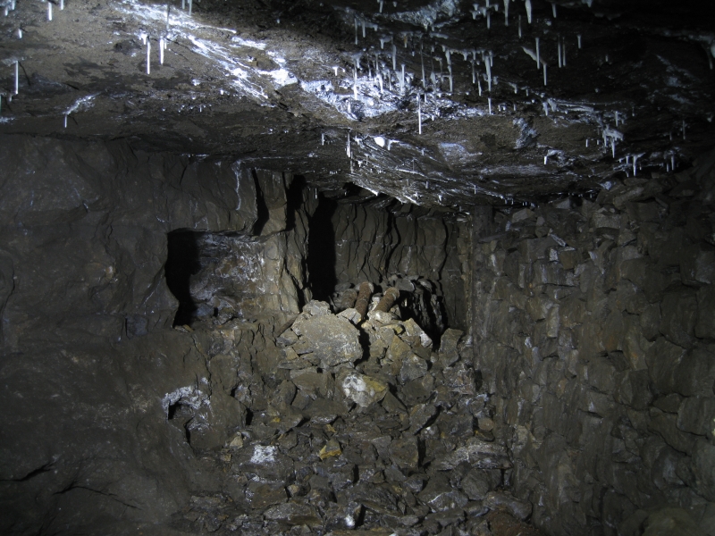 IMG_3134.jpg - More pipes past the platform.