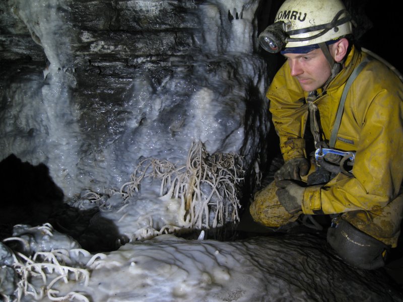 Img_3432.jpg - Calcite formations in the crosscut.