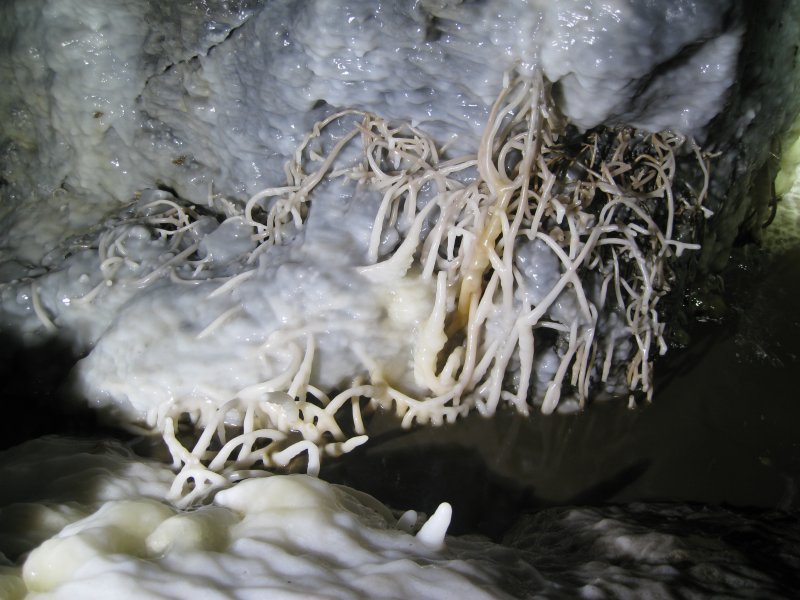 Img_3433.jpg - Calcite formations in the crosscut.
