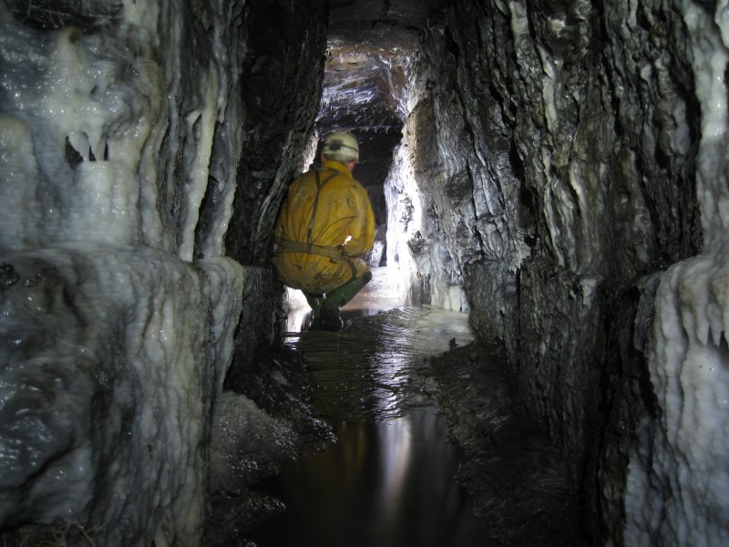 Img_3434.jpg - Very calcited section of the crosscut.