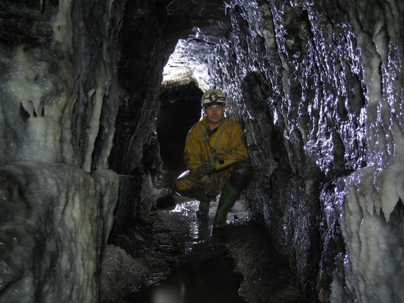 Img_3438.jpg - Very calcited section of the crosscut.