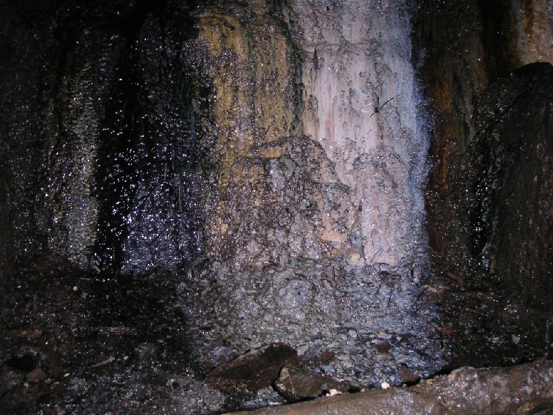 PICT0613.JPG - Calcite flow in the Low Flats, this is just by the entrance.