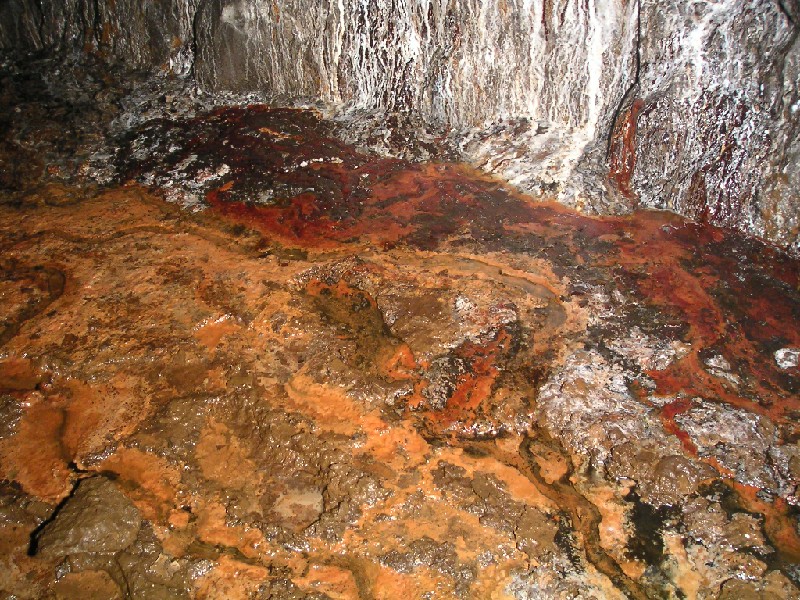 PICT0617.JPG - Fantastic iron staining on the floor in Low Flats, just like an artists palette.