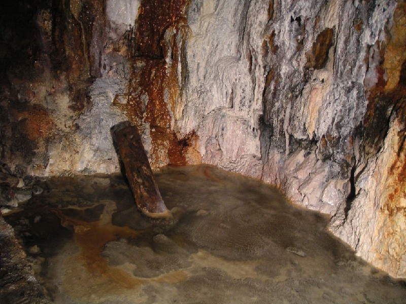 PICT0619.JPG - The other end of the pool.